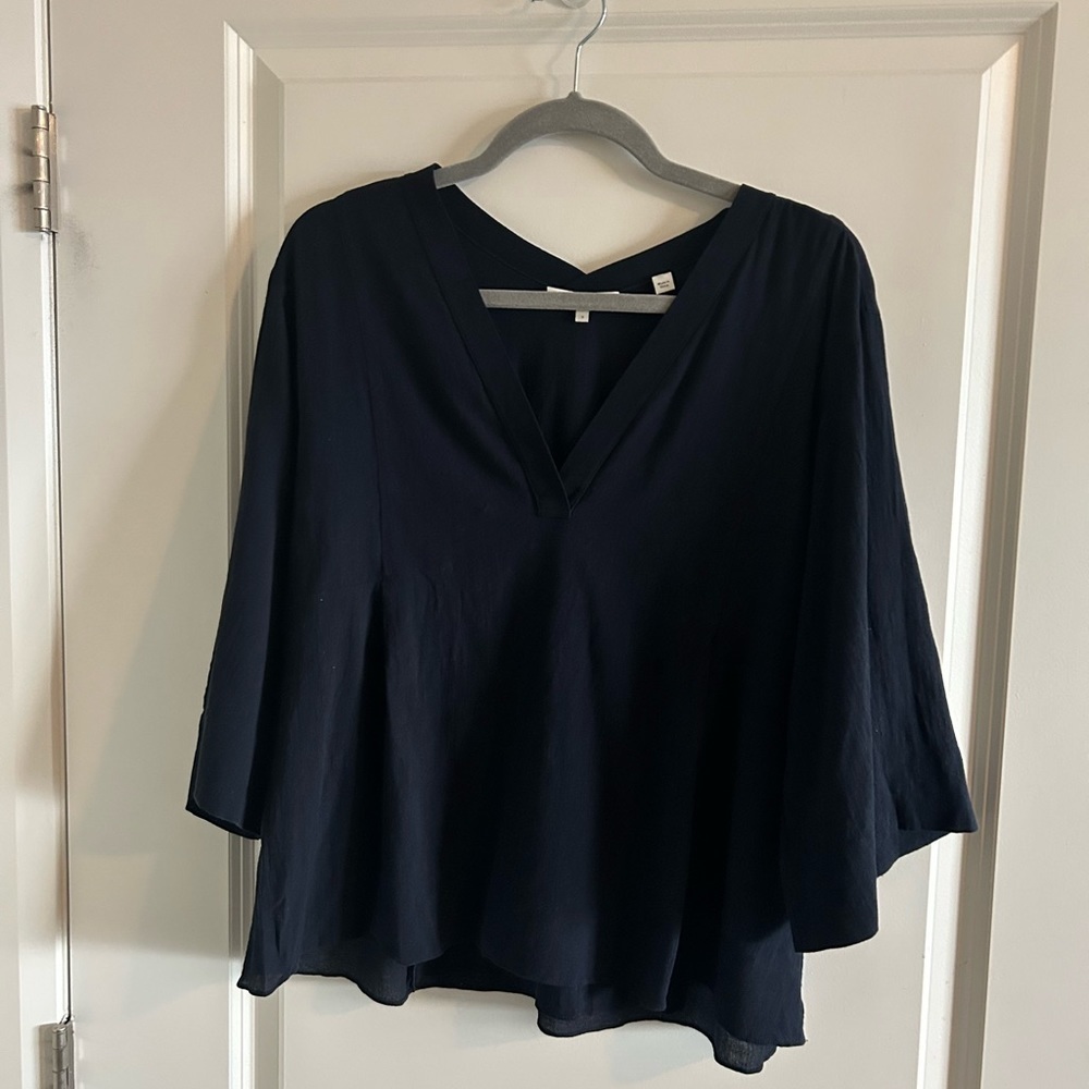 VINCE Three-Quarter Sleeve V-neck Top - Picture 10 of 10